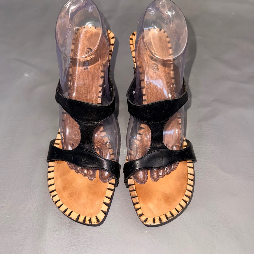 Pelle Moda Black Leather‎ Carved Wood Platform T-Strap Sandals Womens 10M
